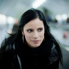 Stefanie Singer's Instagram, Twitter & Facebook