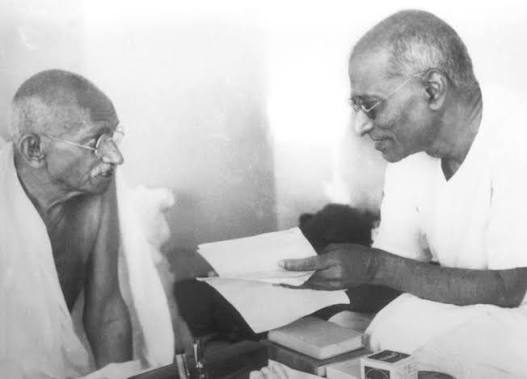 Chakravarti Rajagopalachari with Mahatma Gandhi during the Gandhi-Jinnah Talks - 1944 - Old Indian Photos