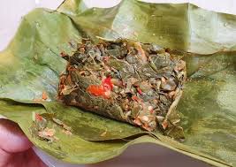 Ambil satu sendok adonan letakkan pada daun pisang yg sudah di pilah pluntir daun pisang sampai habis y. Resep Pepes Daun Singkong Nasi