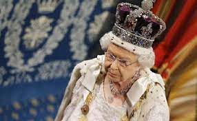 Queen elizabeth should return kohinoor diamond to india : The Queen Calls The Crown Extremely Heavy Netizens Ask Her To Return Stolen Jewels