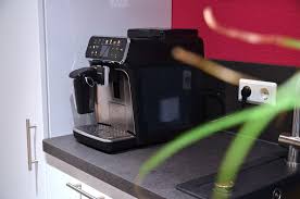 The digital programming of these machines allows the user to control all the settings on how the system is made. Review Philips 5400 Series Fully Automatic Coffee Machine