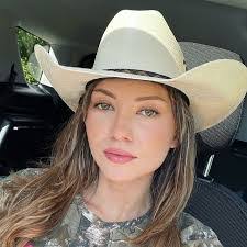 Jessica Burbank's Instagram, Twitter & Facebook