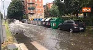 See full list on quotidiano.net Tempesta Di Pioggia Vento E Grandine Colpisce Bologna Il Servizio Di E Tv