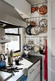 5 Facons De Creer Une Cuisine Artisanale Chaleureuse Small Kitchen Decor Small Kitchen Storage Kitchen Pot