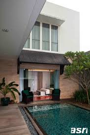 Kamar Tidur Utama Diapit Oleh Gazebo Di Taman Samping Dan Kolam Renang Di Halaman Belakang Sehingga Memberikan Pemandangan Yang Maksima Arsitektur Desain Patio