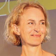 Anne Claxton's Instagram, Twitter & Facebook