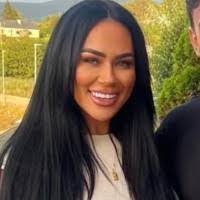 Danielle Peach's Instagram, Twitter & Facebook