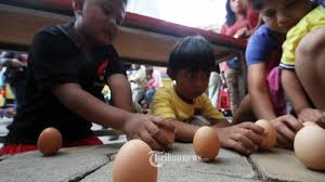 Bisa disajikan bersama nasi, lontong, ketupat lengkap dengan bawang goreng, krupuk, telur ayam, emping. Fenomena Telur Ayam Bisa Berdiri Tepat Jam 12 Siang Saat Peh Cun Tribunnews Com Mobile