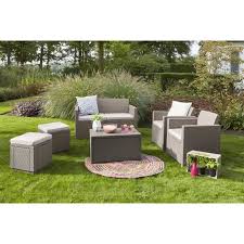 Tables basses, tables de bar ou tables à manger, il y en a pour tous les extérieurs. Salon De Jardin En Soldes Nos Bons Plans De L Hiver 2021
