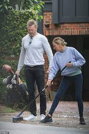 Nathan buckley's loose lips have greatly angered star free agent tom lynch after unwittingly unloading a whole heap of crap. Nathan Buckley Tania Minnici Body Language Expert Weighs In On Split Duk News