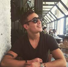 Dall'anonimato ai trend topic, tutto su antonino spinalbese fidanzato di belén e uomo più invidiato d'italia. Chi E Antonino Spinalbese Il Fidanzato Di Belen Rodriguez Bigodino