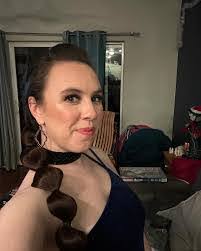 Kerry Honan's Instagram, Twitter & Facebook