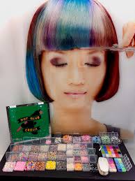 Meet the Artist: Olivia Deters of @notable.goods Olivia is a designer,  stylist, and textile artist with over 30 years of hands-on experience (yes,  you read that right—thirty). With a degree in Apparel