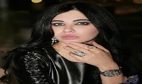 ياسمين عبدالعزيز المقصودة بجملة «اللي ملوش كبير». ÙŠØ§Ø³Ù…ÙŠÙ† Ù†ÙŠØ§Ø± Øª Ù‚Ø§Ø¶ÙŠ Ø¹ØµØ§Ù… ÙƒØ§Ø±ÙŠÙƒØ§ Ø¨Ø³Ø¨Ø¨ Ø£ØºÙ†ÙŠØ© Ø§Ù„ÙˆØ§Ø­Ø¯ Ø§Ù„Ø­Ø±ÙŠÙ Ø§Ù„ÙŠÙ…Ù† Ø§Ù„ÙŠÙˆÙ…