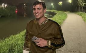 Bab buelens trekt haar conclusie over samenspelen met niels destadsbader zou het heel raar vinden showbizz 24. Niels Destadsbader Brengt Vtm In De Problemen Met Dit Pijnlijke Nieuws Diaryof Wally