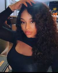 Meet Amanda Brown, Davido's 3rd Babymama. Popularly known as Mandi Brown,  she's the mother of Hailey Adeleke who turned 7 years old few months ago.  Their relationship only lasted a few months