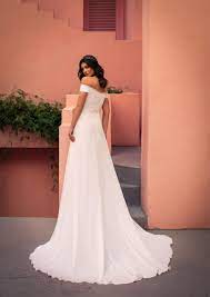 Unnachahmlich, leichte und komfortable brautkleider begeistern in femininen silhouetten. Brautkleid Dezent Und Clean Kleid Hochzeit Brautmode Hochzeitskleid Spitze