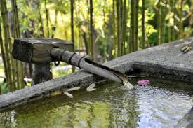 Schöne säulen auf einem starken fundament. Granitbrunnen Fur Den Garten So Pflegen Sie Ihn Richtig