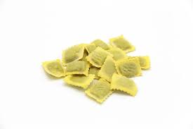 Foderate il cesto di bambu con delle foglie di verza e ponetevi sopra i ravioli. Ravioli Di Borragine Raviolificio San Giorgio