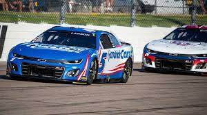 Race favorite Kyle Larson crashes in NASCAR Cup Series race at Iowa