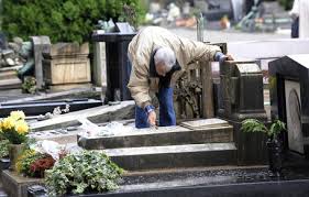 Milano, un campo del cimitero per i morti Covid non reclamati ...