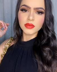 Deborah Machado's Instagram, Twitter & Facebook