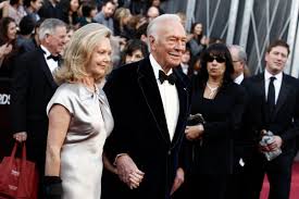 Plummer is perhaps best known for his performance as captain von trapp opposite julie andrews in 1965's the sound of music. he is survived by his wife of 53 years, elaine taylor, who was reportedly by his side when he died. Jqqoztj0sqmllm