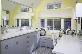 Whether your style is traditional, country, rustic or contemporary, our favorite kitchen wall colors will help you create a palette that fits your design goals. Wall Color Yellow For Gray Cabinets Cuethat