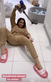 The loose women star has impressed her instagram followers with a number of nifty ideas for the more: Stacey Solomon Complains About Her Hairy Ankles As She Rolls Around On The Floor Cleaning Mirror Online