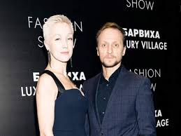 Пережить такую трагедию в 16 лет очень сложно, к тому же с уходом матери появилось много новых трудностей, о которых дарья рассказала спустя годы: Eks Zhena Lyubovnika Sobchak Darya Moroz Zakrutila Roman S Mnogodetnym Akterom Novosti Dnya V Mire I Rossii Segodnya Dayonline Ru