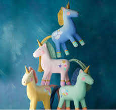 Unicorn masker mooi inspiratie : Paper Mache Unicorns 4 Colors Paper Mache Crafts Paper Mache Paper Mache Art