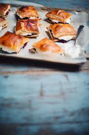 Passion Flakie Aux Petits Fruits Avec Creme Fouettee Au Chocolat Blanc Le Coup De Grace Recipe Chocolate Whipped Cream Desserts Food
