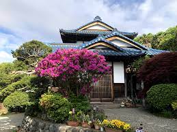 These japanese house takes advantage of its interior distribution for creating more floors that, visually, are connected to each other. Traditional Japanese House At Hachioji Houses For Rent In Hachioji TÅkyÅ To Japan