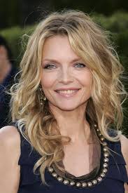 Michelle Marie Pfeiffer Born April 29 1958 Is A Golden Globe And Bafta Winning And Academy Award N Womens Hairstyles Older Women Hairstyles Cool Hairstyles