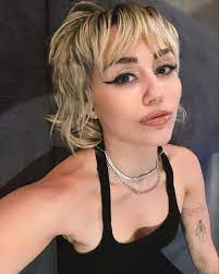 21 Top Hair Trends The Biggest Hairstyle List Of 2021 Ecemella In 2021 Miley Cyrus Hair Edgy Hair Hairstyle
