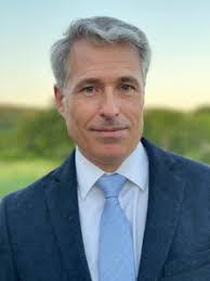 Richard Malik's Instagram, Twitter & Facebook