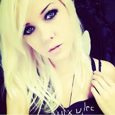 Lisa Marx's Instagram, Twitter & Facebook