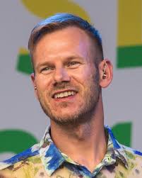 File:ColognePride 2018-Freitag-Hauptbühne-1950-Tom Hugo-7534 (cropped).jpg 