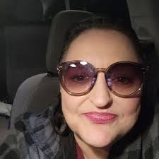 It's not just my pride, it's just 'till these tears have dried..." 🎶Amy  performing her hit single 'Rehab' with her two-peice band, Dale Davis and  Robin Banerjee at Ireland's Annual Other Voices