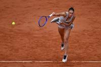 No handshake and no photo as Andreeva of Russia beats Kostyuk of Ukraine to reach French Open final