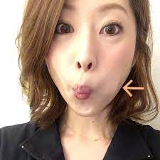小顔のポイントは 顔筋 と 舌 にあった 舌トレ とは 顔筋ストレッチで顔の皮膚表面にある表層筋を強化 舌を動かす舌骨筋トレーニングで深層筋を強化して 肌を内側と外側から鍛え 余分な脂肪と老廃物を流 舌 トレーニング 顔 トレーニング