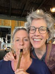 Such a great afternoon with a full house of players, listeners & partiers.  See if you can spot the enthusiastic group of young Irish visitors- what a  great paring to our vibrant