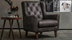 Chester koltuk almayı düşündüklerinden işi uzmanına bırakarak onları neyle nasıl kombinleyeceğini sorunca iş başa düştü, bana da bugünkü postun hem dekorasyon detayı olarak hem de konfor olarak kullanımı en rahat koltuklardan biri chesterlar. Chester Koltuk Modelleri Hakkinda Her Sey Dogtas