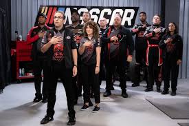 Frankie muniz played malcolm on malcolm in the middle from 2000 to 2006. Meet The Cast Of Netflix S Nascar Sitcom The Crew Nascar