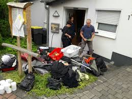 Unser leitbild gibt unserem geschäftsmodell eine klare ausrichtung. Nrw Innenminister Reul Wird Mit Dem Grundgesetzlichen Diktat Konfrontiert Illegale Zwangsraumung Fur Die Deutsche Bank Zeigt Rechtsstillstand In Der Brd