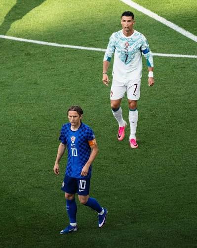 HT: PORTUGAL 🇵🇹 0-0 🇭🇷 CROATIA Cristiano Ronaldo and Luka Modrić. This is the FIRST time in football history that two players with 200+ international caps meet on the pitch. ​Over 400