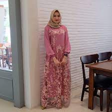 Model batik kombinasi brokat memang untuk saat ini menjadi salah satu jenis model gaun pesta yang. Model Baju Gamis Brokat Orang Tua Hijabfest