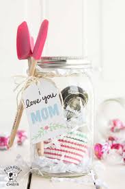 17 Cadeaux Geniaux A Offrir Dans Un Bocal En Verre Bricolage Fete Des Meres Pot Mason Diy Cadeaux Pour Maman Diy