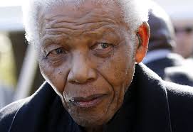En images. L'Afrique du Sud pleure Nelson Mandela