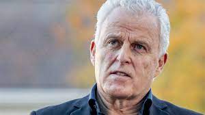 Advocaat royce de vries, de zoon van peter r. Publiek Kan Woensdag Afscheid Nemen Van Peter R De Vries Rtl Nieuws